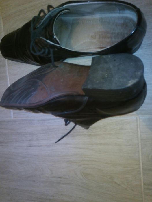 Pantofi din piele lacuita