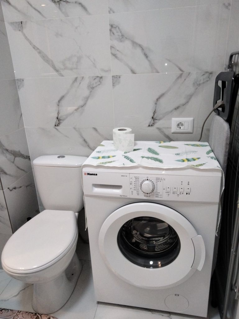 Ofer spre inchiriere garsoniera in bloc nou, utilat, mobilat modern,