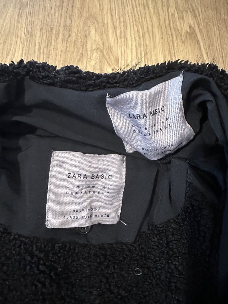 Geaca neagra Zara