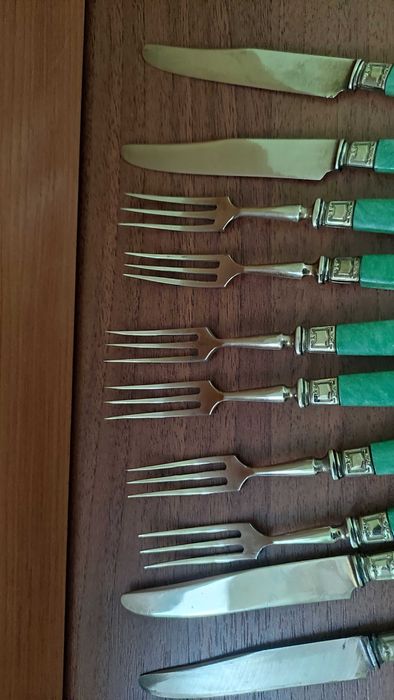 Десертни прибори от месинг с перленозелена бакелитова дръжка