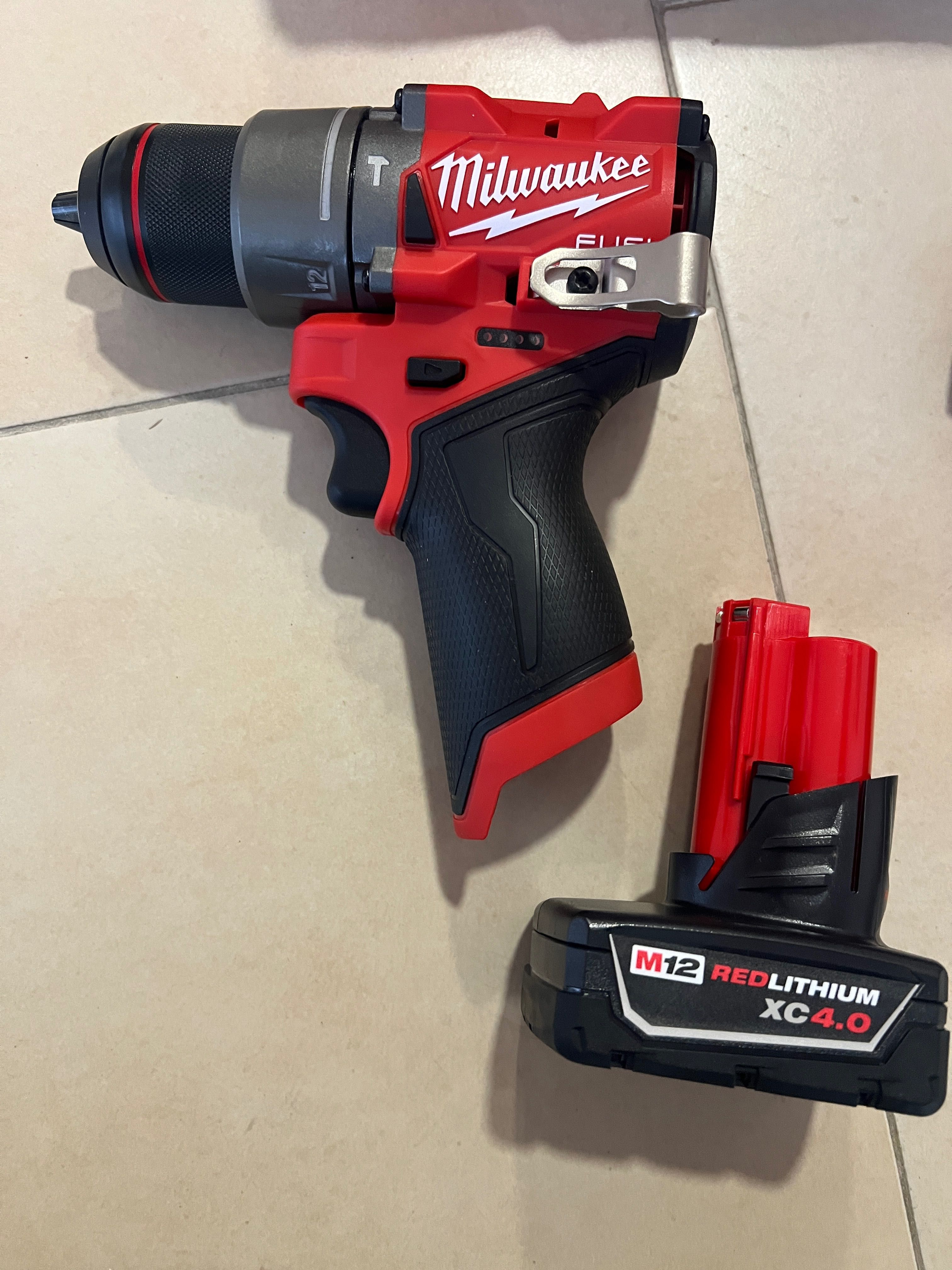 Milwaukee M12 FUEL ударни винтоверти