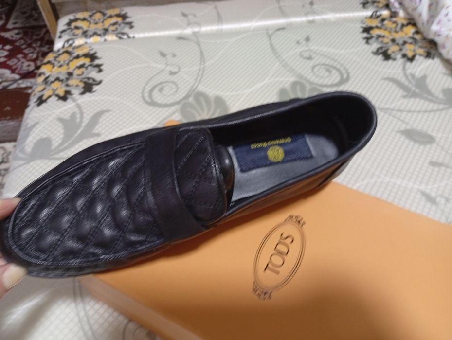 italita toza kõja oyoğda yumshiq yengilgina  turadi