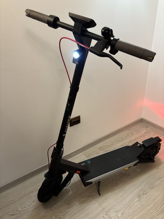 Trotineta electrică Navee S40 puțin folosită