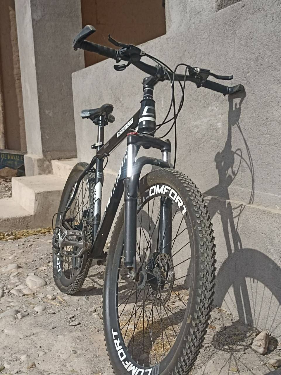 Velosiped Velik sotiladi. Продам велосипед велик.