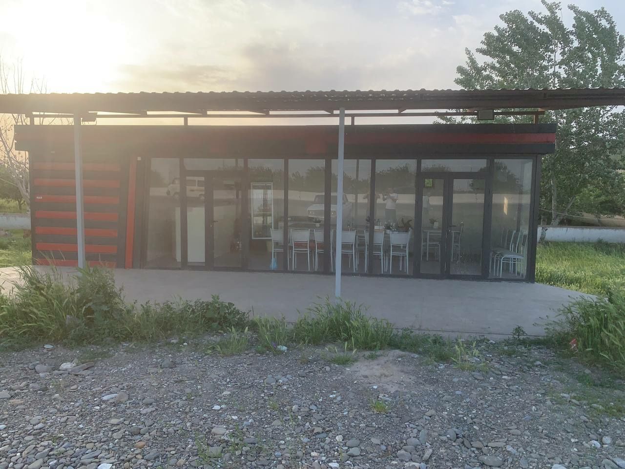 Ko'chma  do'kon 10metrga 4metr