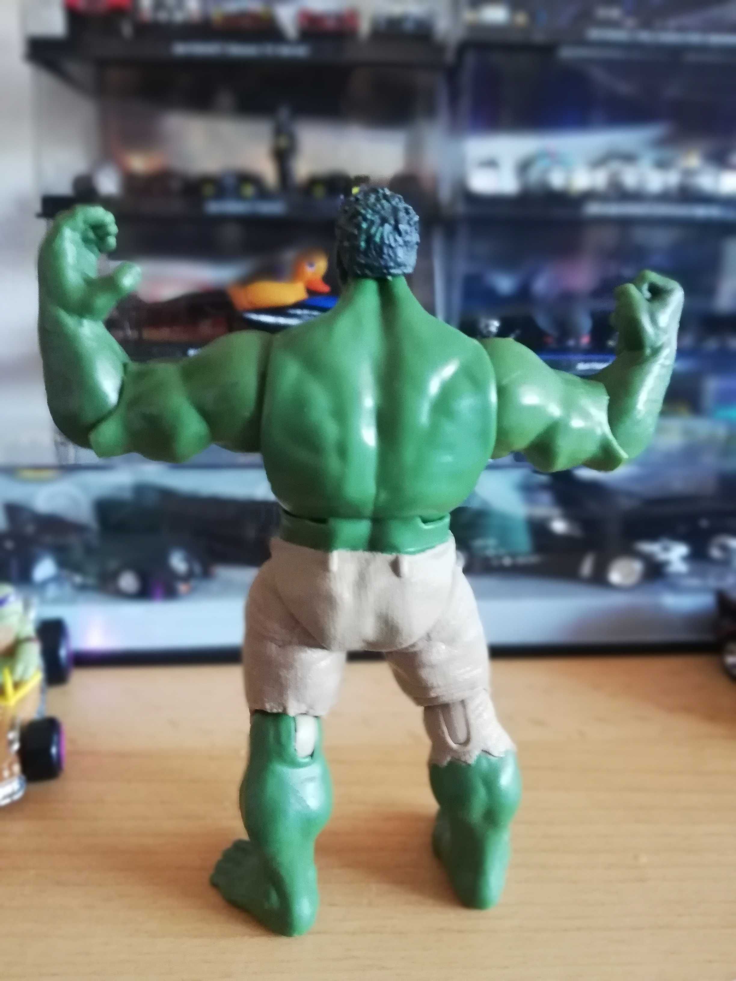 Figurina Hulk,de 14 cm, firma HASBRO 2011.