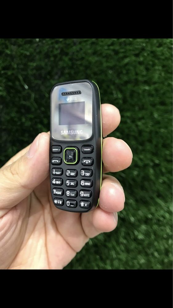 Mini telefon samsung yengi