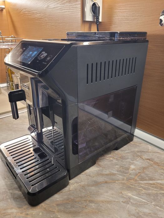 Автоматична кафемашина Delonghi Eletta Explore