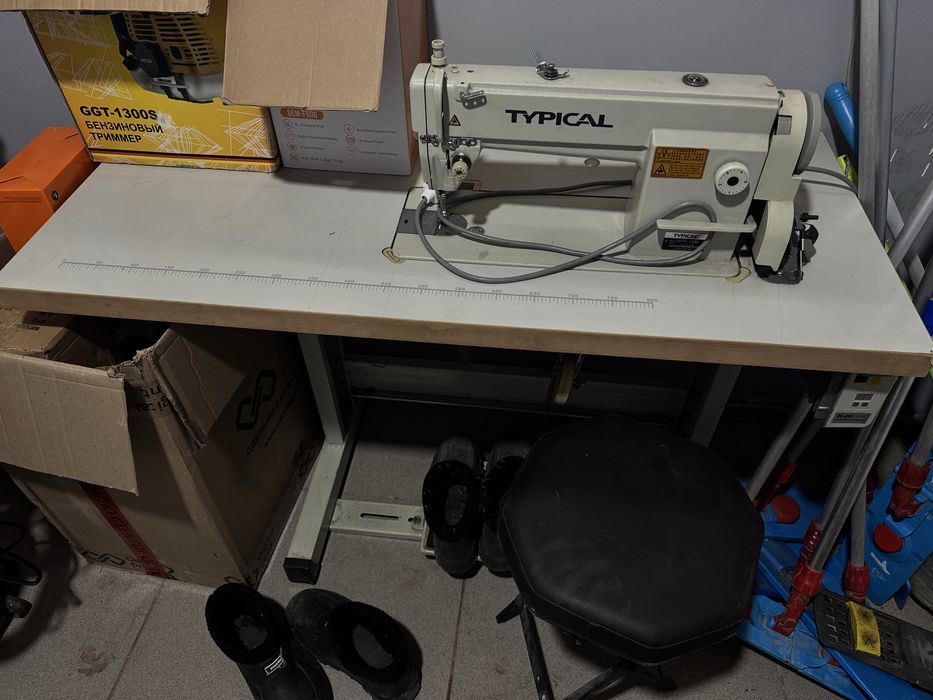 Продам швейную машину со столом Typical в хорошем состоянии