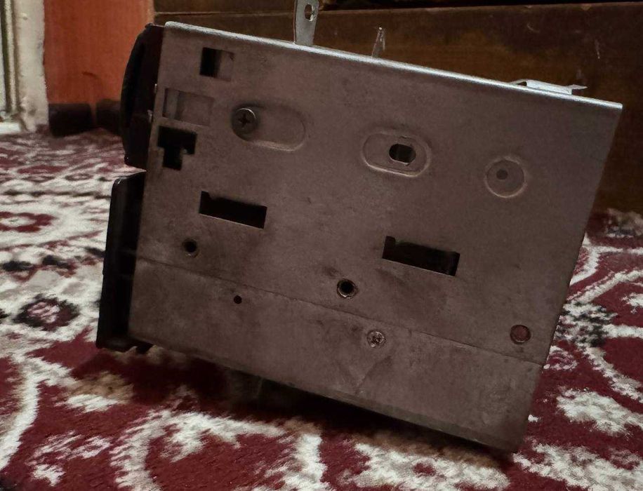 Продается китайская  магнитола с креплением для nexia 2