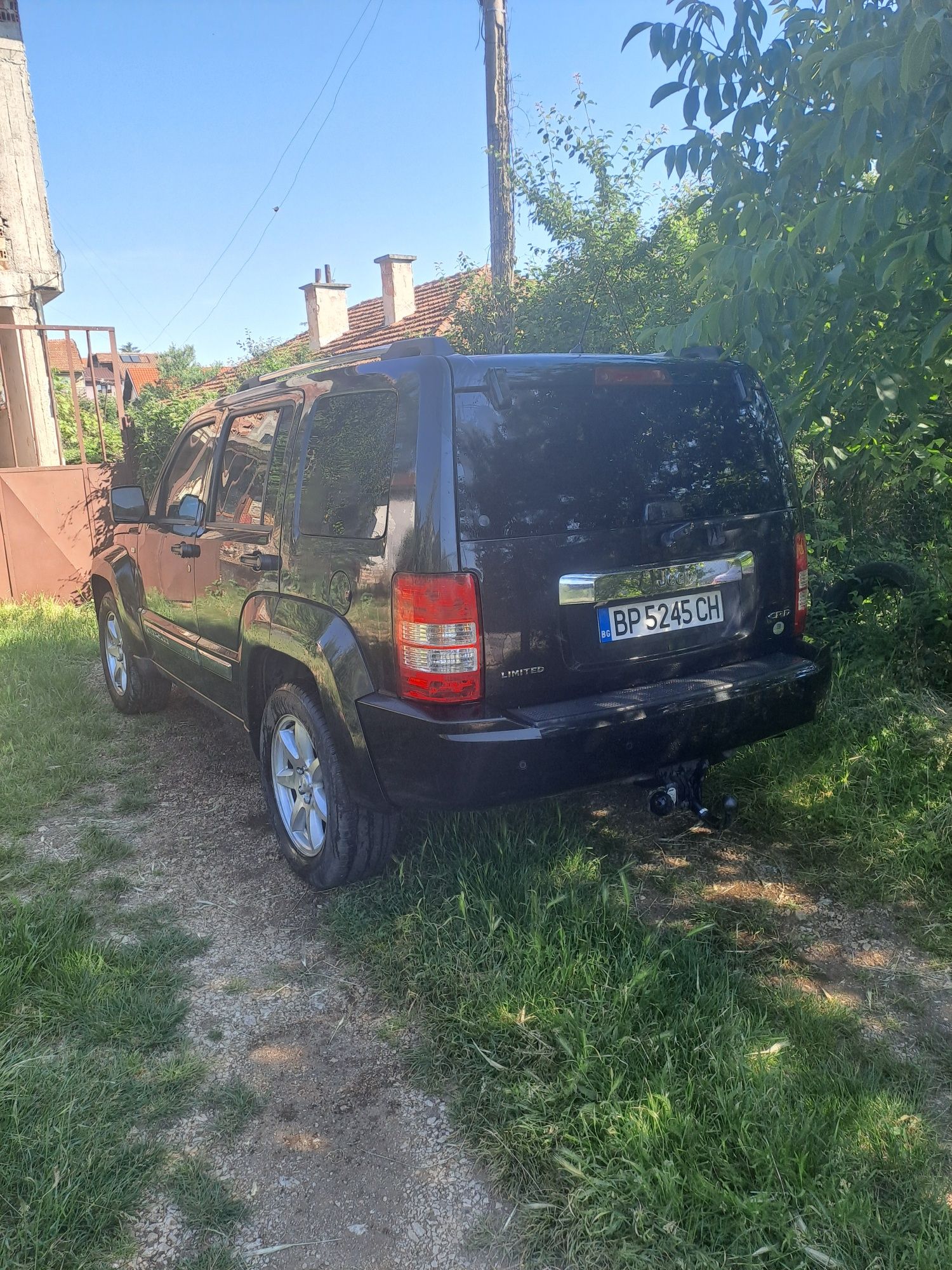 Продавам джип чероки 2.8 тди