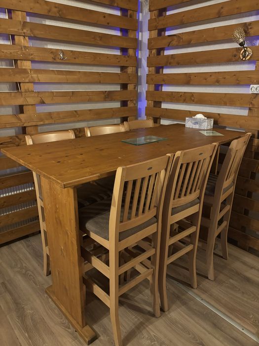 Vand set de 4 mese + 6 scaune înalte din lemn masiv!