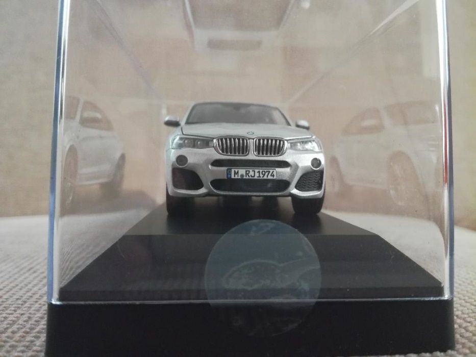 Vand macheta BMW X4 F26 editie de reprezentanta scara 1 43 Herpa