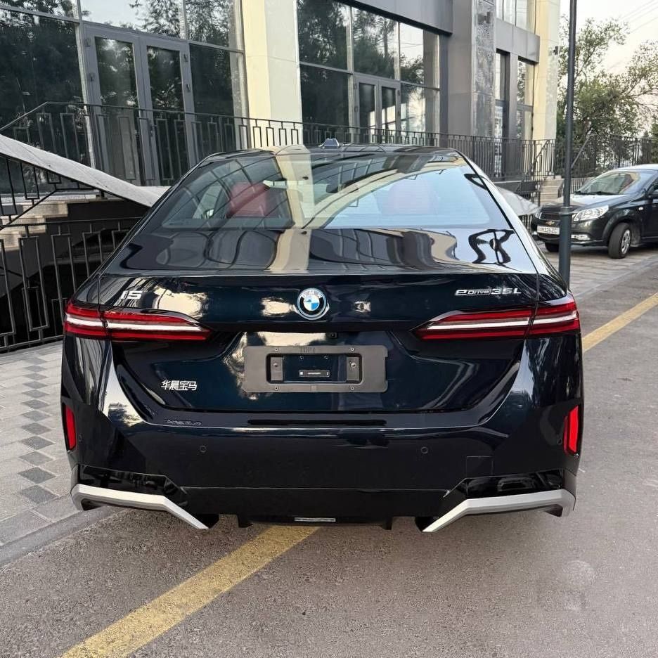 Нотариус BMW i5 35L 2025 йил