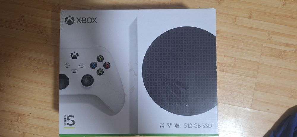 Xbox Series S + Forza Horizon 5 Ultimate + GTA V + FC 24 + controller