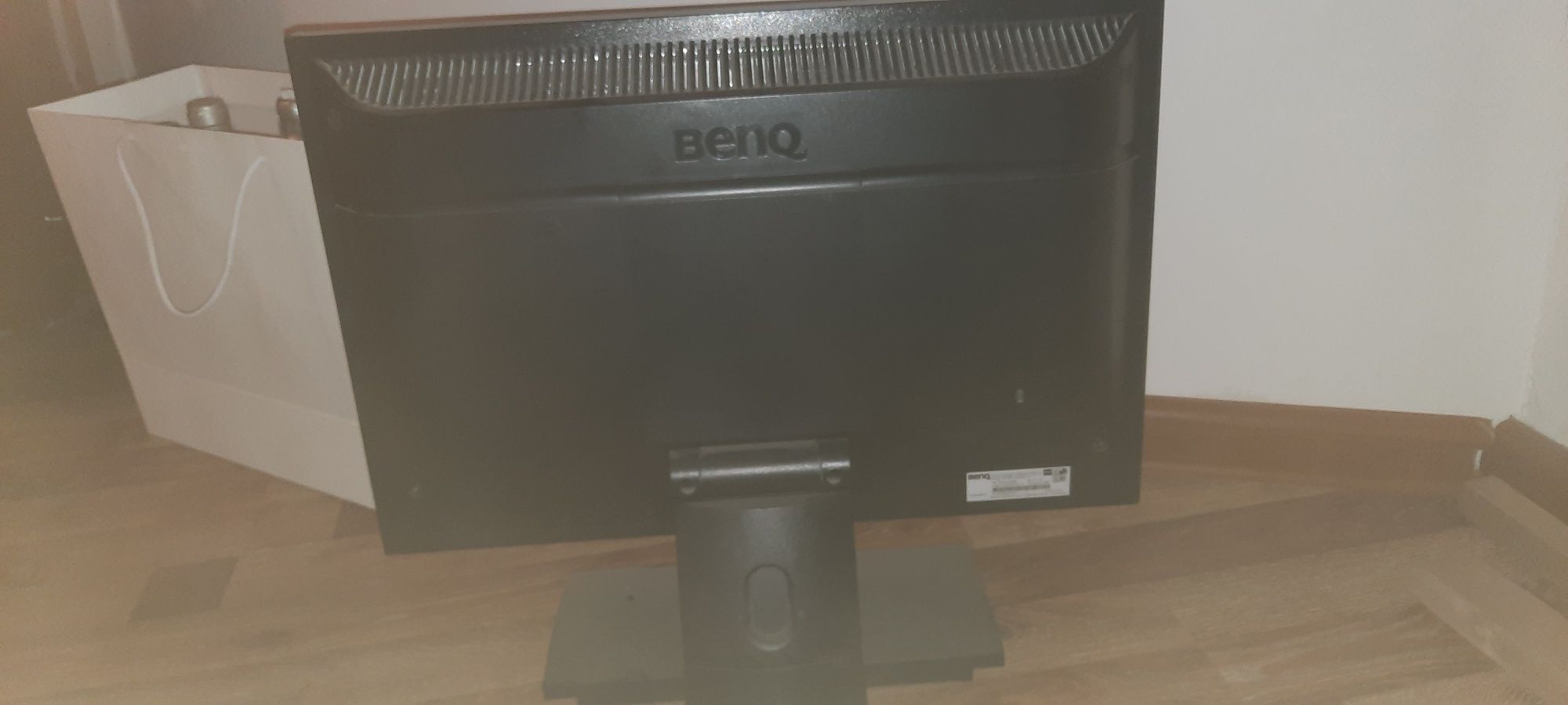 Монитор BenQ  20