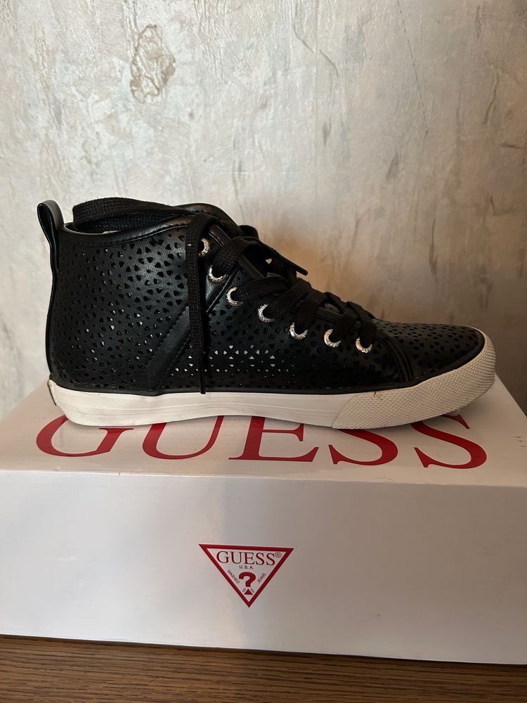 Дамски кецове Guess