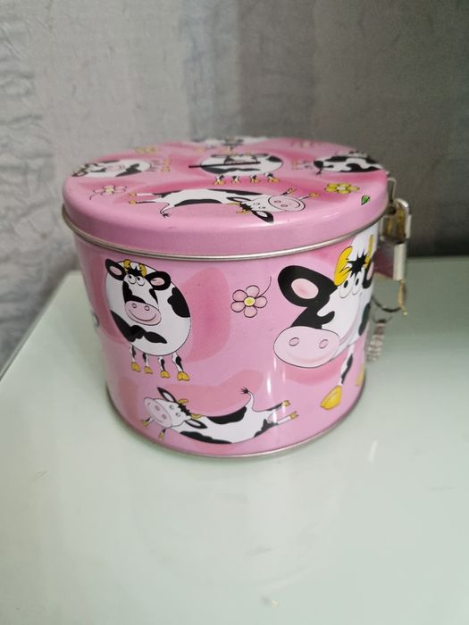 Копилка , шкатулка металлическая с замком и ключами