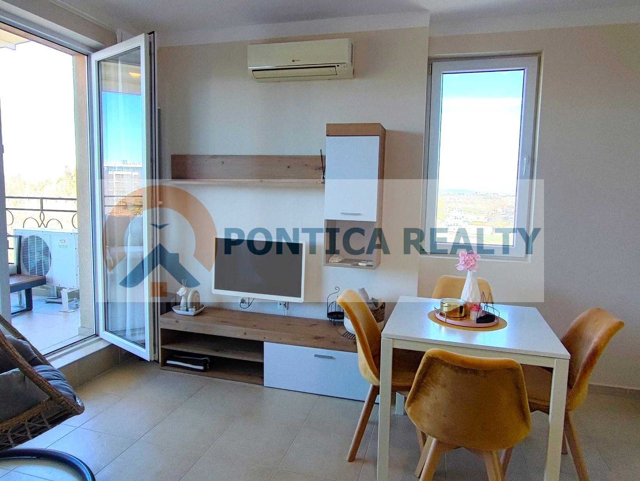 Продава се Двустаен апартамент в Поморие - 62 кв.м за 1530 €/кв.м - Снимка #2