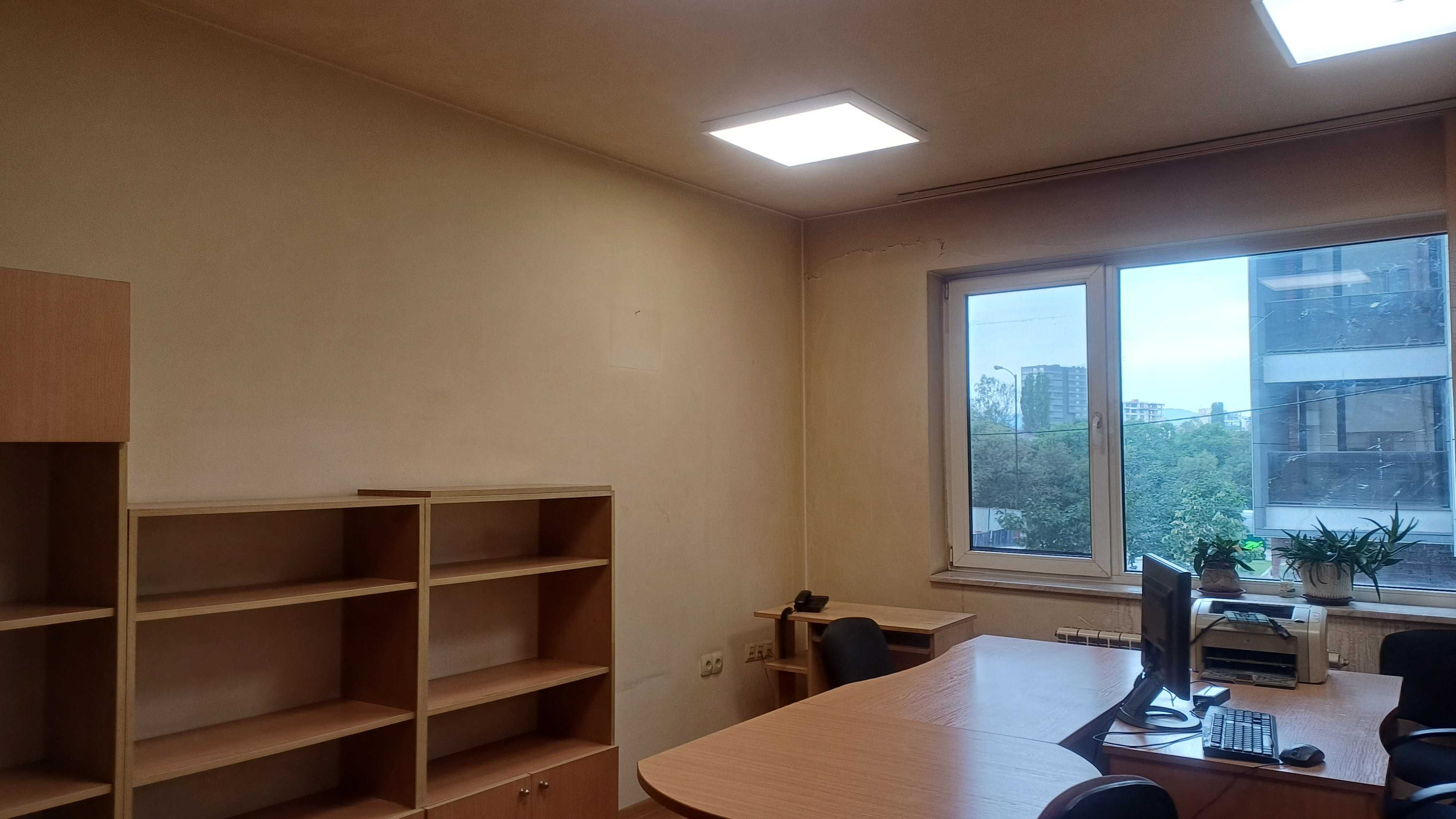 Отличен функционален офис със самостоятелен вход