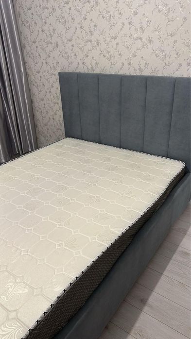 Продам двух спальную кровать.