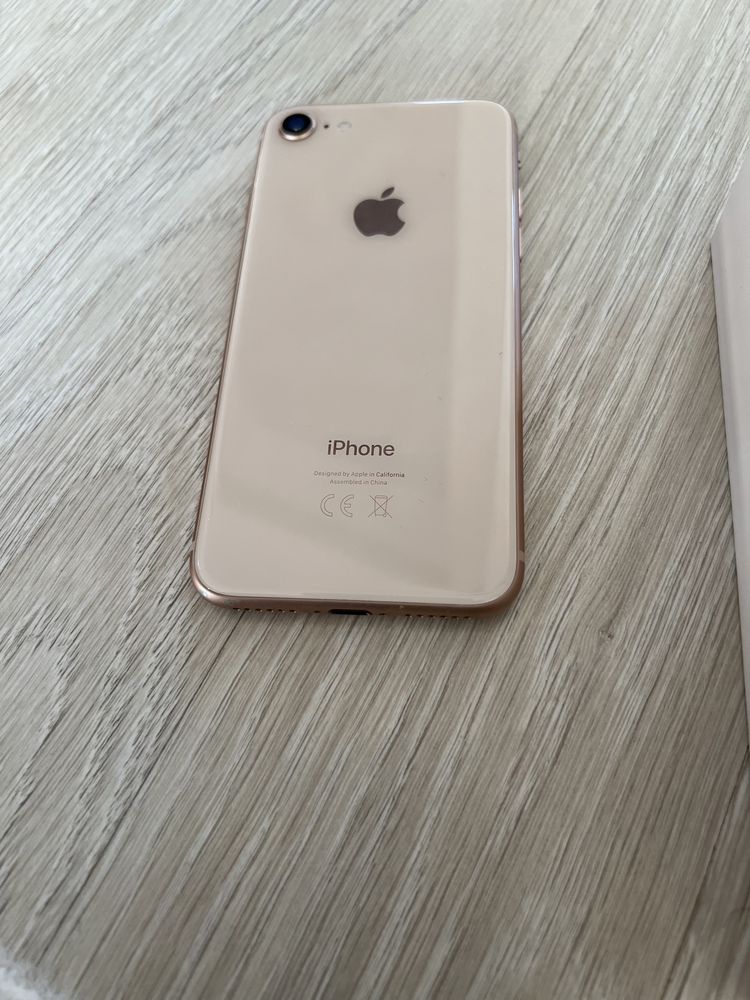 iPhone 8 64гб в хорошем состоянии