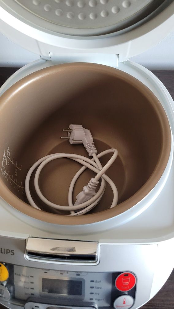 Vând Philips Multicooker Model HD 3037