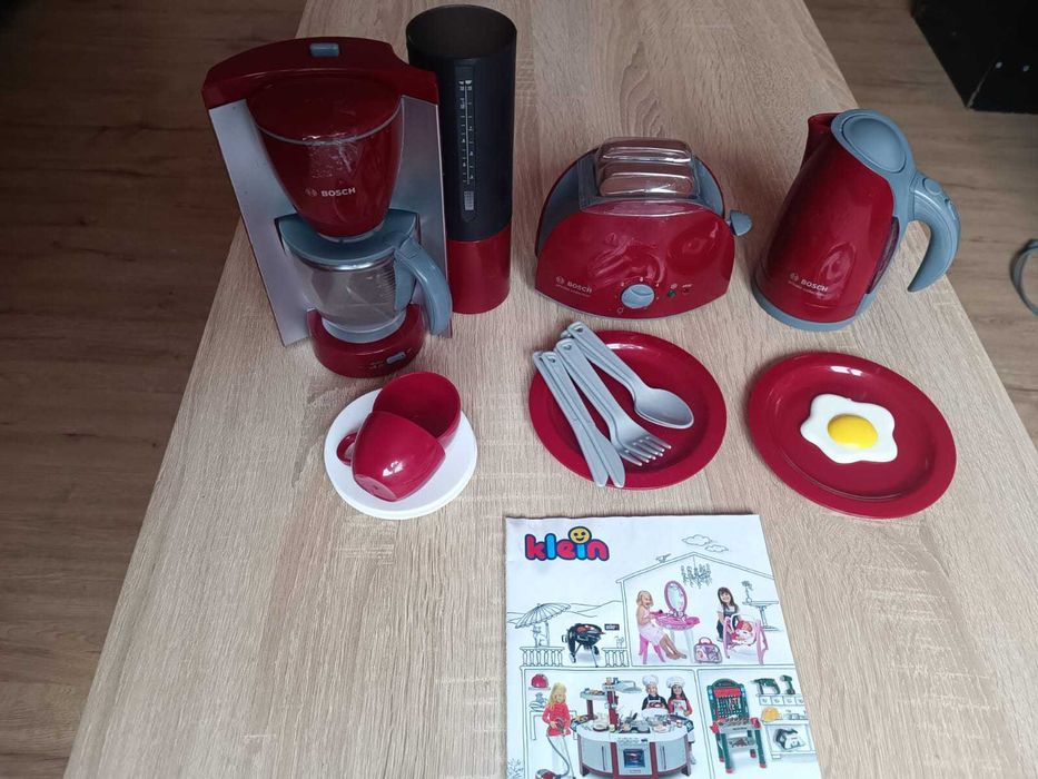 Set pentru micul dejun Theo Klein Bosch cu accesorii, roșu, ca nou.