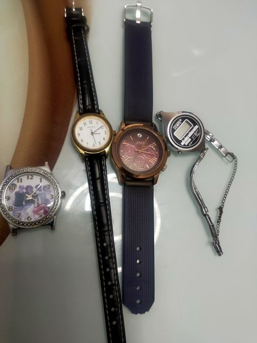 Сет от часовници без батерии