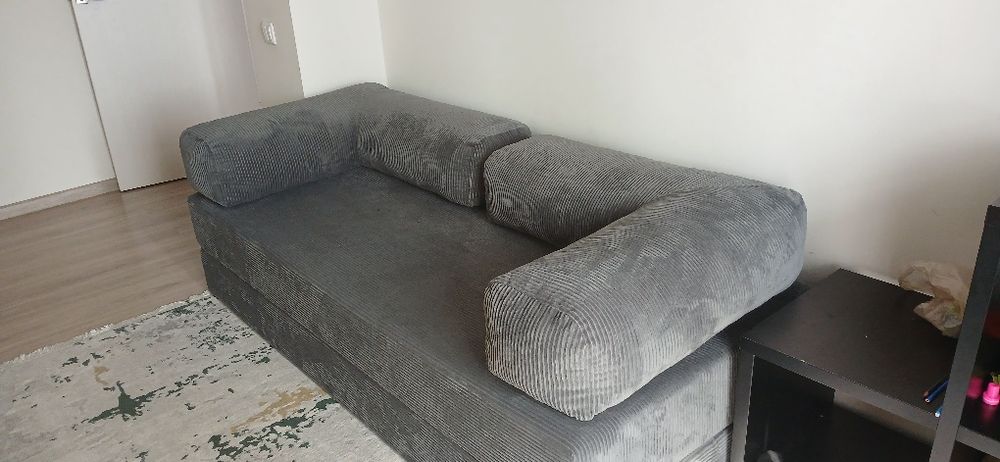 Продам диван совсем новый