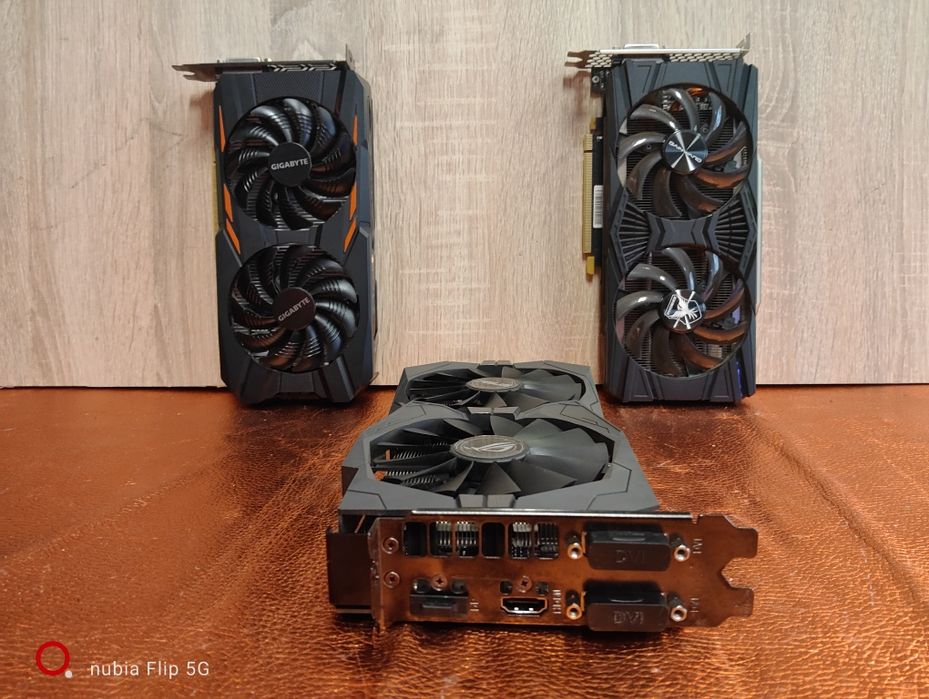 Placa Video Asus Rog Strix  RX 570 4 GB 192 bit