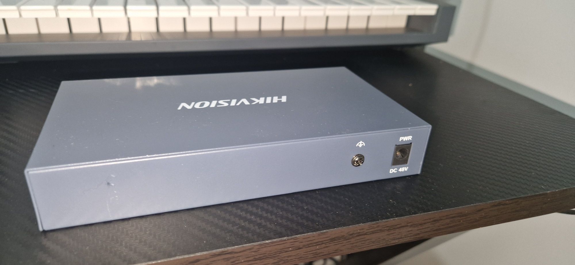 Switch hikvision 8 porturi Poe