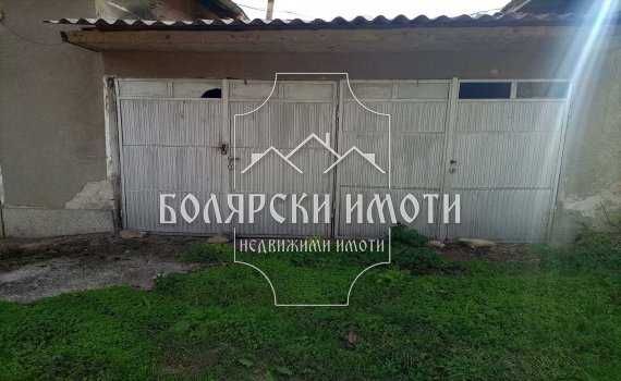 Реновирана двуетажна къща в село Обединение