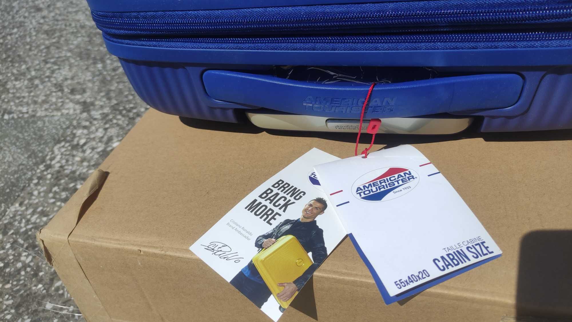 Куфар за ръчен багаж самолет American Tourister Soundbox Spinner
