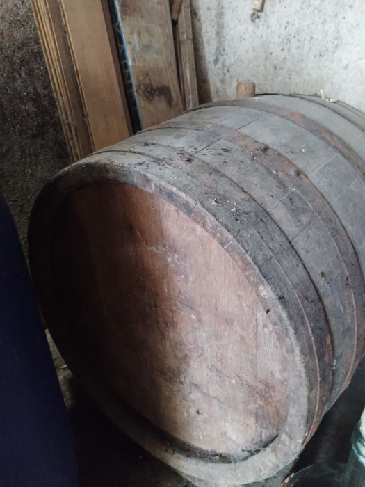 De vanzare 2 butoaie