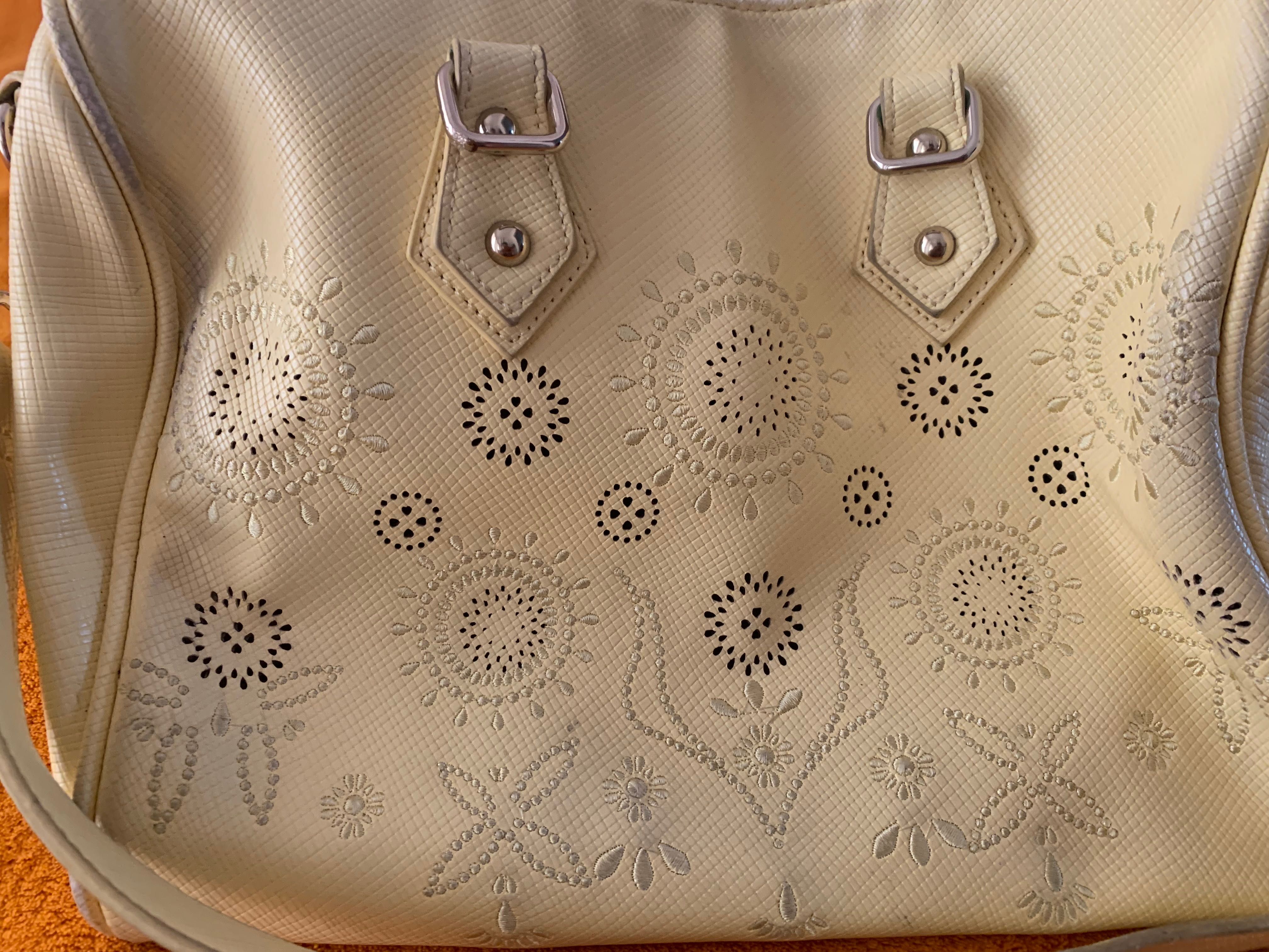 Outlet за маркови дамски чанти