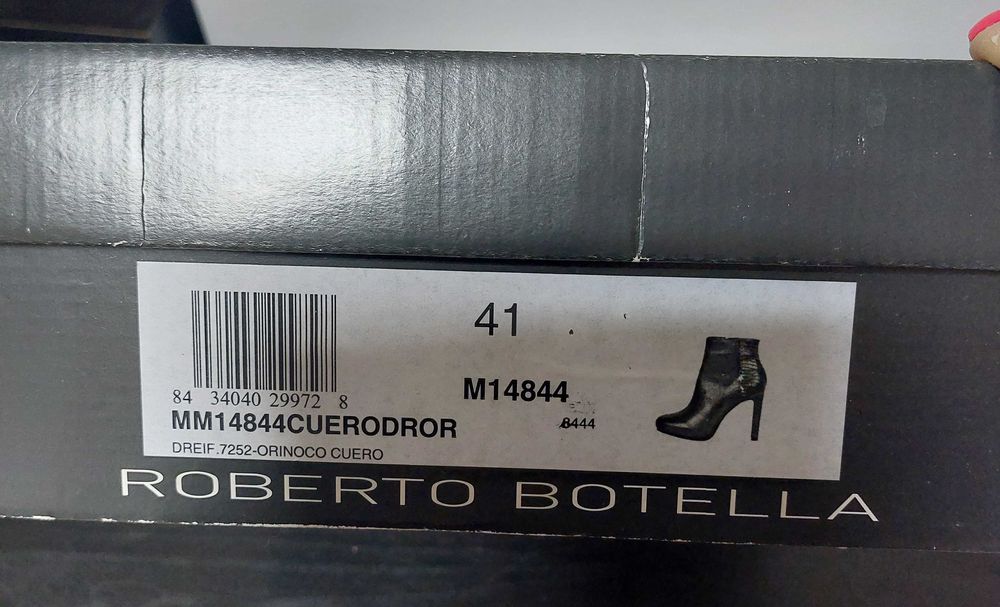 Дамски боти на ток Roberto Botella