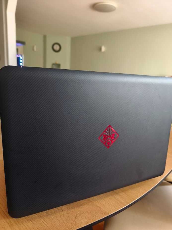 Лаптоп HP Omen 15-ax004nu с Windows 10