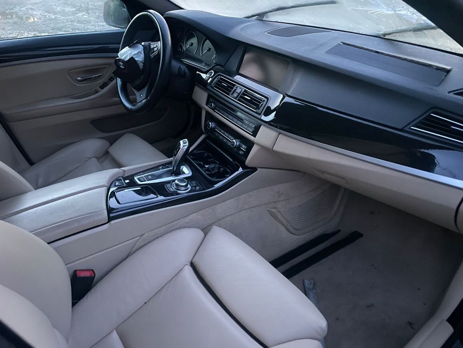 Dezmembrez Bmw F10 / F10 528i 258Cp Culoare B90