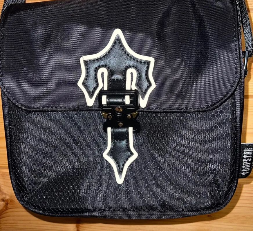 Trapstar reflective чанта bag