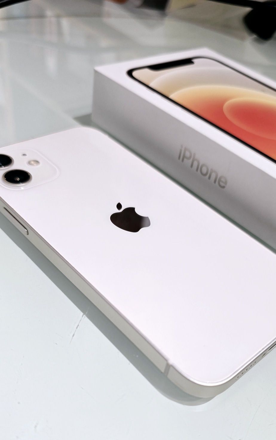 iPhone 12 64GB бял