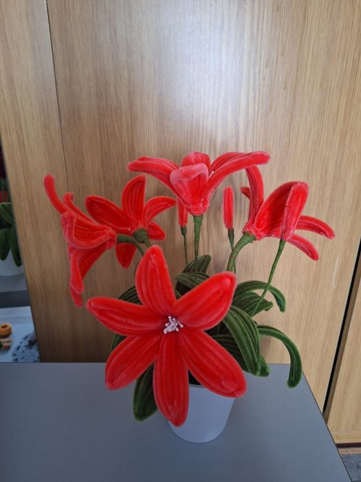 Vindem flori artificiale