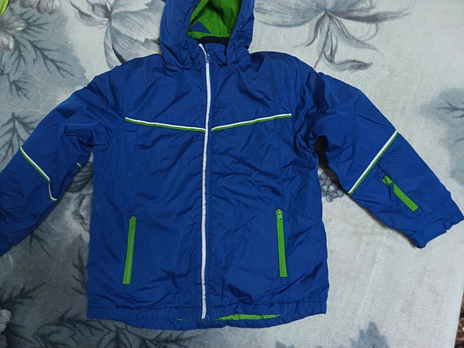 Куртка на мальчика на 8-10 лет рост 152 см