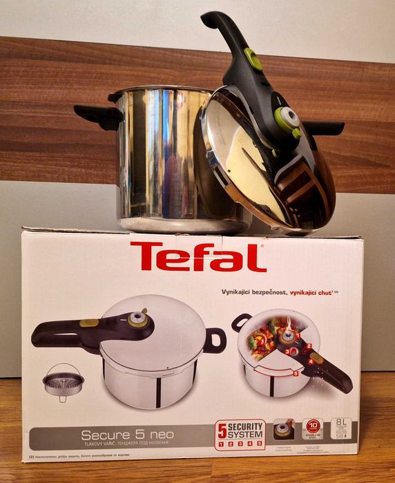 Тенджера под налягане Tefal Secure 5 Neo 8l.