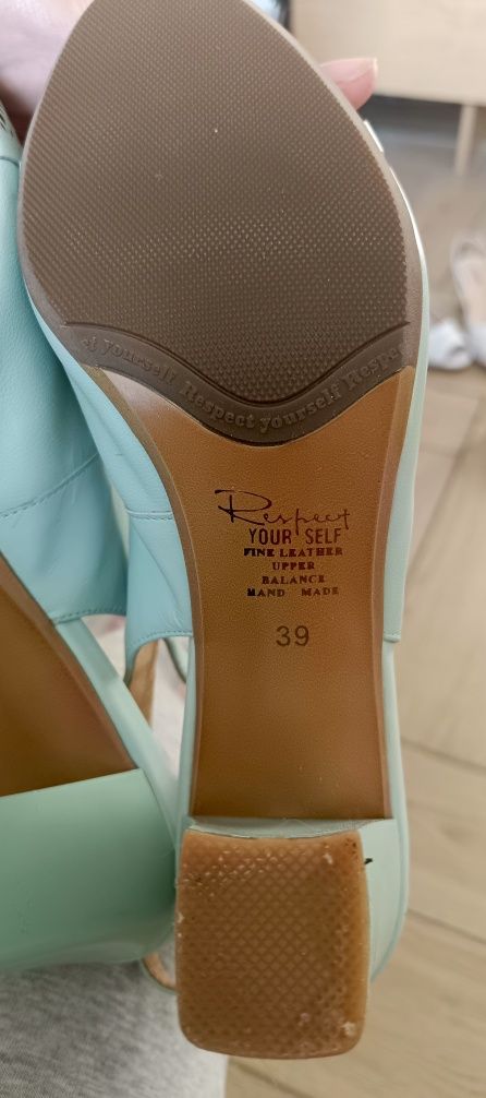 Продам туфли новые