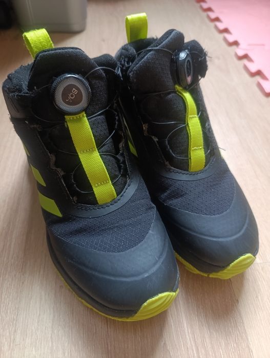 Боти Адидас 33н черни. и 36н черно и електриково