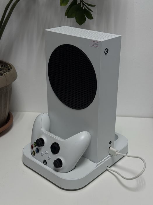 Xbox Series S + охлаждающая станция