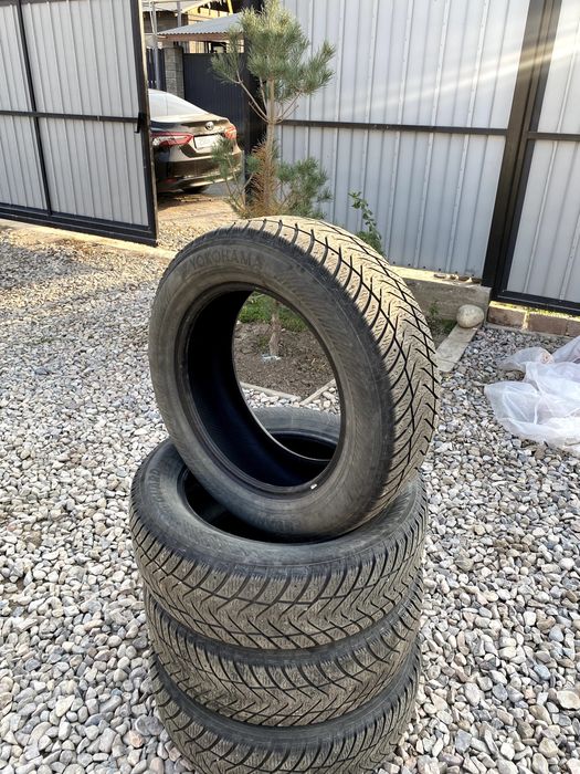 Зимние шины 235/60 R18 YOKOHAMA