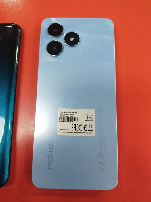 Realmi not 50 и Tehno spark 6 go