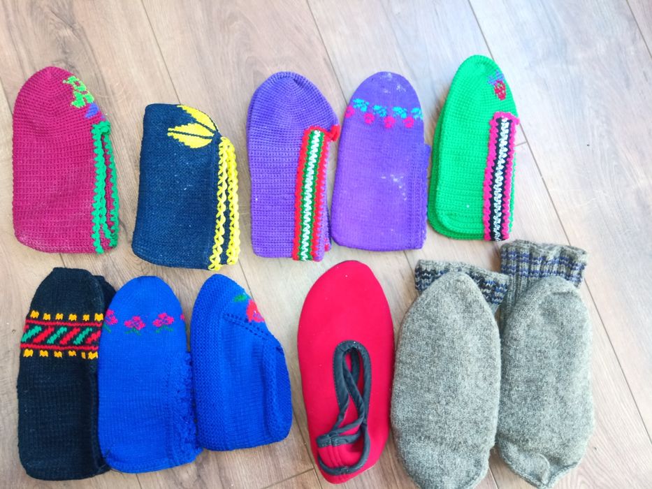 Родопски везани терлици с гайтан
18 лв чифт /9,2€
Родопски пантофи вез